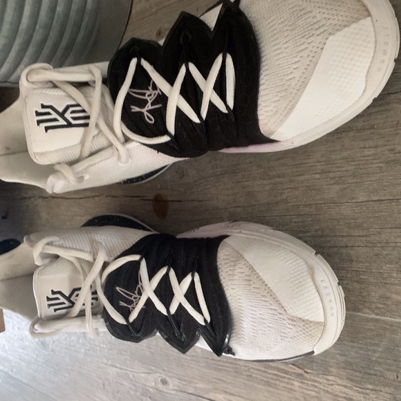 Kyrie 5 - Picture 1 of 5